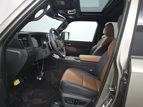 Used 2025 Lexus GX 550 w/ Accessory Package (2T) AWD/4WD image 8