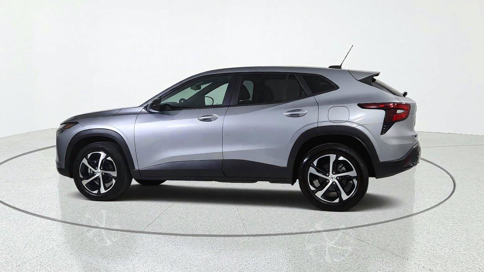 Used 2024 Chevrolet Trax RS FWD image 4