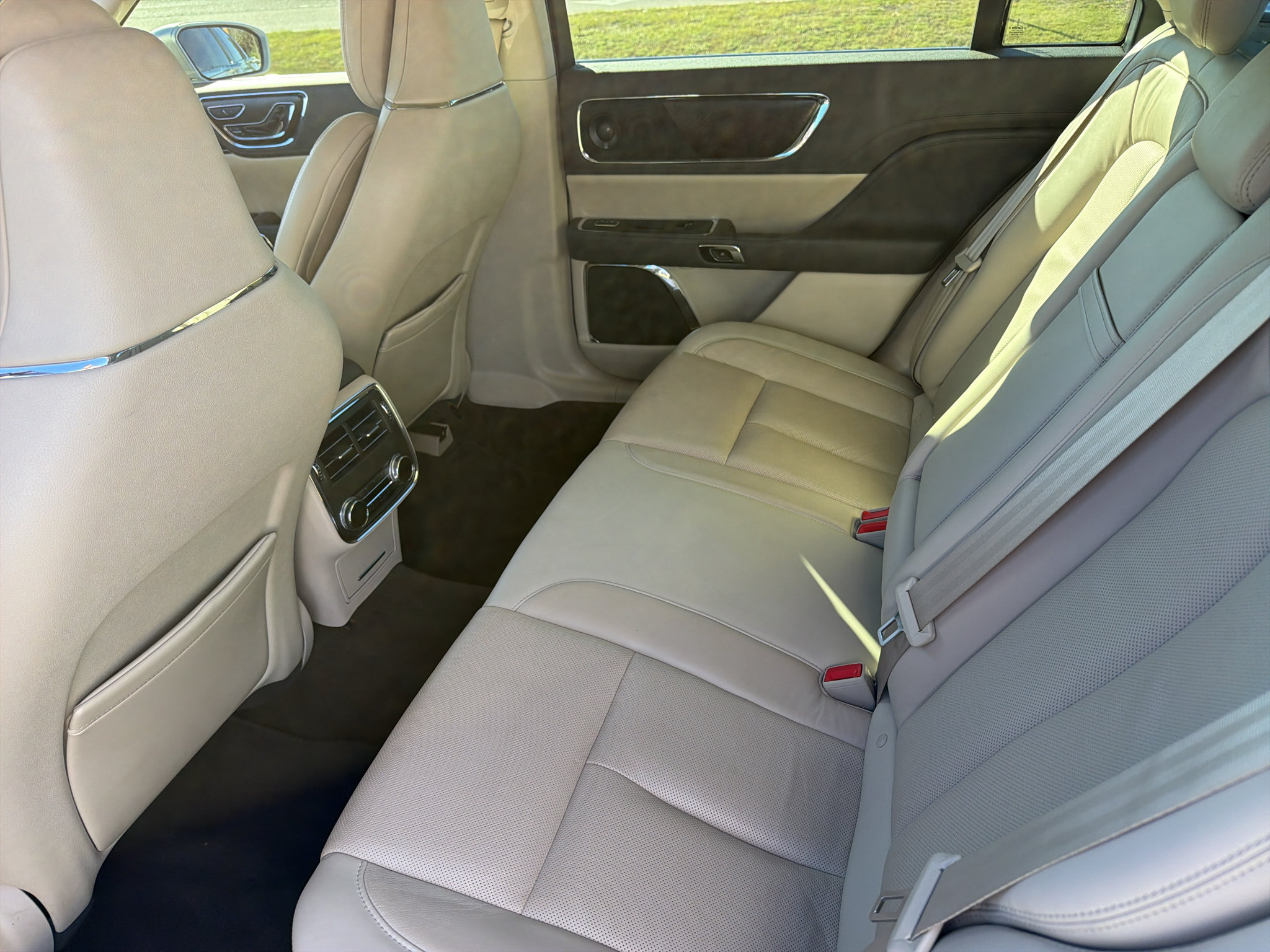Used 2019 Lincoln Continental Reserve FWD image 12