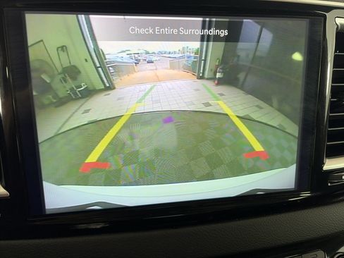 Used 2024 Chrysler Pacifica Touring-L FWD image 25