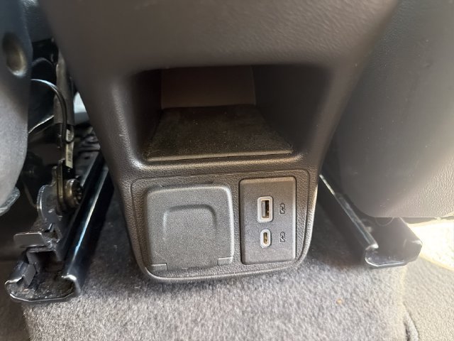 Used 2020 Buick Encore GX Essence w/ Experience Buick Package FWD image 32
