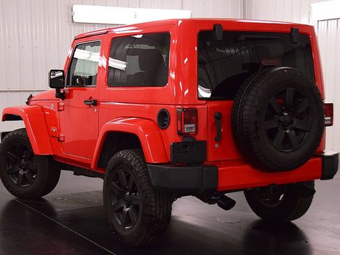 Used 2017 Jeep Wrangler Sahara w/ Dual Top Group AWD/4WD image 5