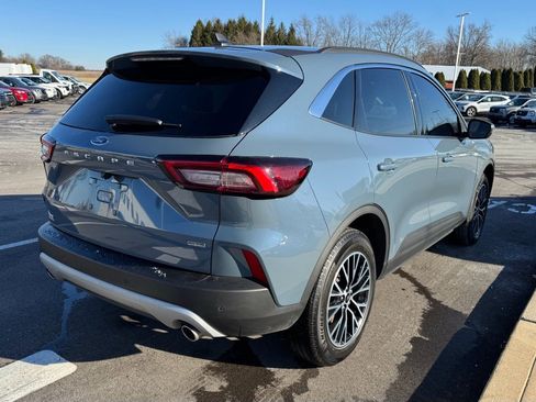 Used 2023 Ford Escape SE image 9