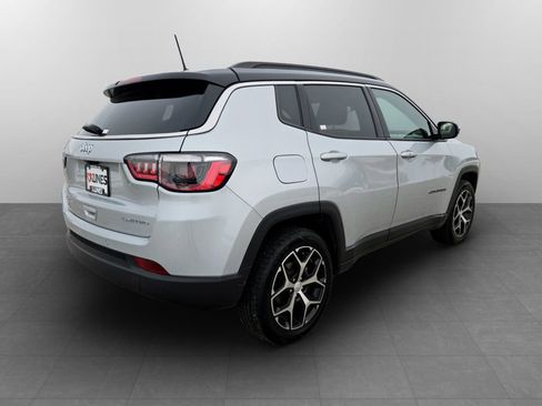Used 2024 Jeep Compass Limited image 7