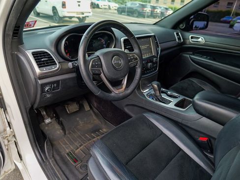 Used 2017 Jeep Grand Cherokee Altitude AWD/4WD image 19