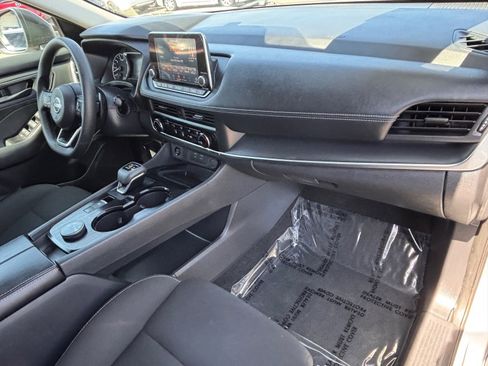 Used 2024 Nissan Rogue S AWD/4WD image 13