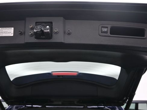 Used 2021 Toyota Highlander XLE image 32