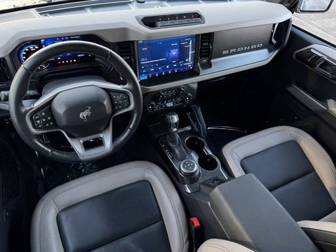 Used 2023 Ford Bronco Wildtrak image 6