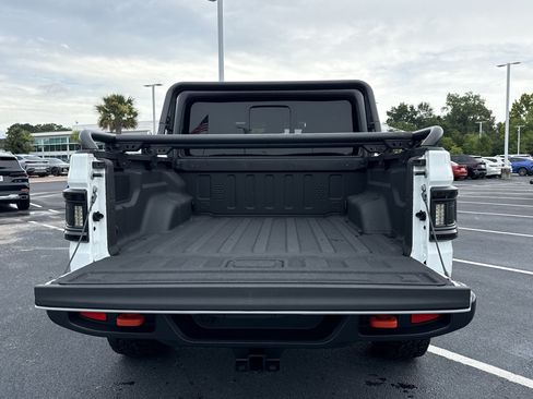 Used 2025 Jeep Gladiator Mojave w/ Convenience Group AWD/4WD image 30