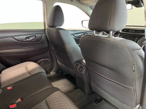 Used 2020 Nissan Rogue SV image 14