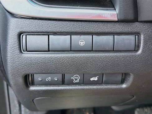 Used 2025 Nissan Rogue SV FWD image 23