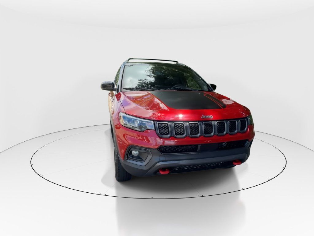 Used 2023 Jeep Compass Trailhawk w/ Sun and Sound Group AWD/4WD image 2