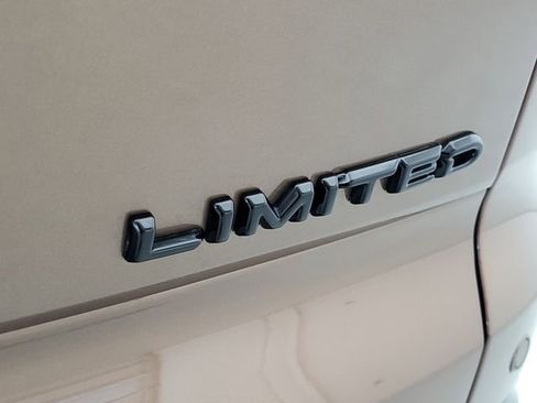 Used 2025 Toyota Crown Signia w/ Advanced Technology Package image 10