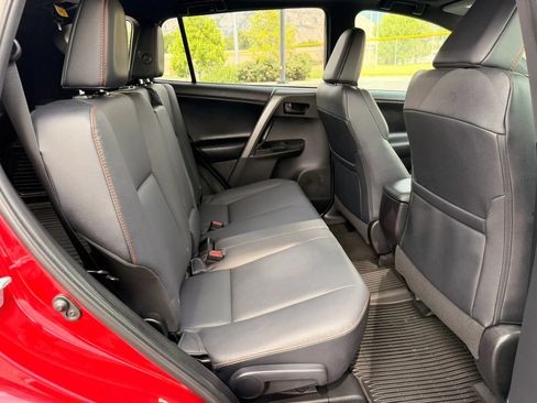 Used 2018 Toyota RAV4 SE w/ Power Extra Value Package AWD/4WD image 15