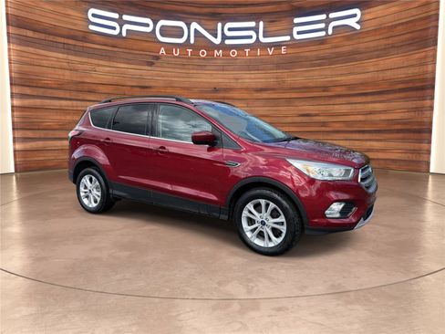 Used 2017 Ford Escape SE w/ Equipment Group 201A AWD/4WD image 9
