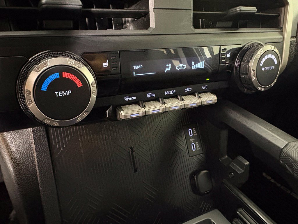 Used 2024 Toyota Tacoma SR5 AWD/4WD image 30