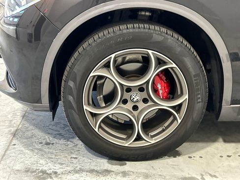 Used 2022 Alfa Romeo Stelvio Ti image 11