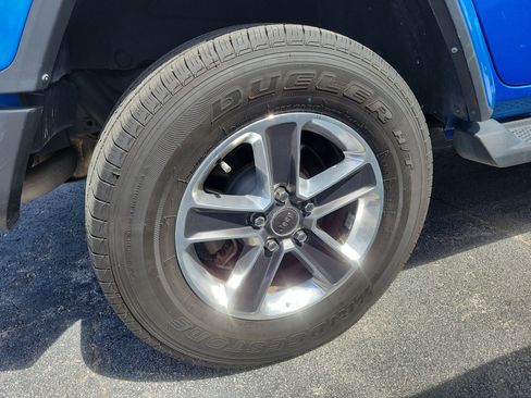 Used 2022 Jeep Wrangler Unlimited Sahara AWD/4WD image 7