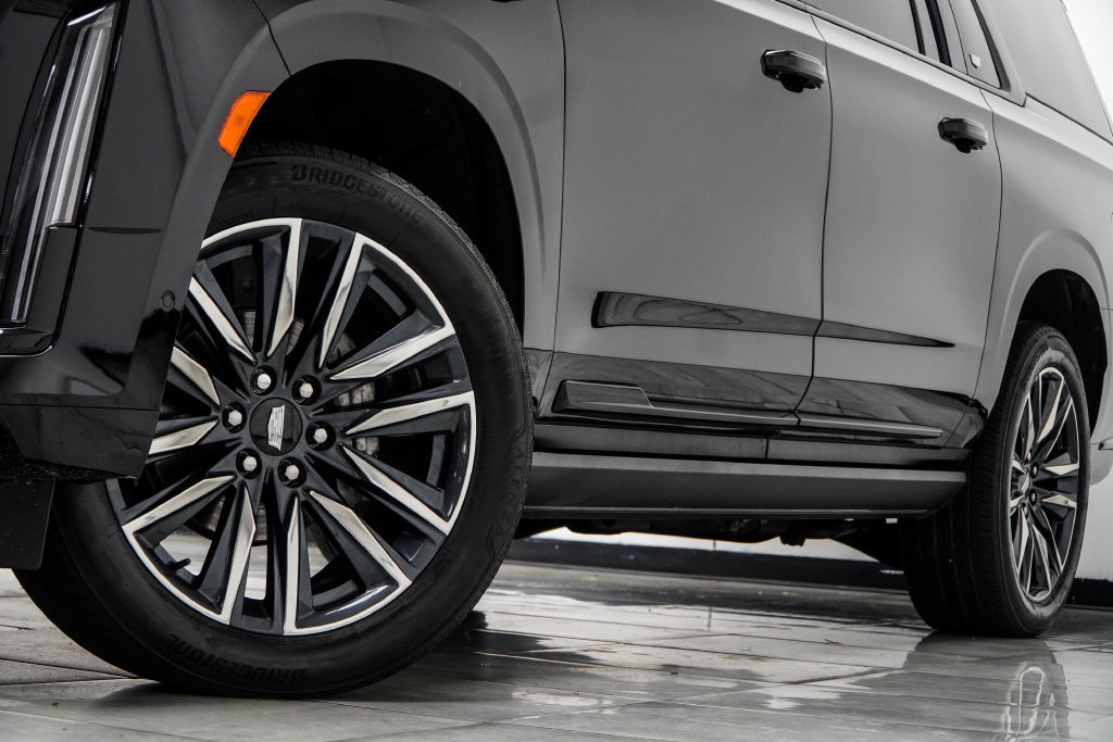 Used 2023 Cadillac Escalade ESV Sport w/ Touring Package AWD/4WD image 4