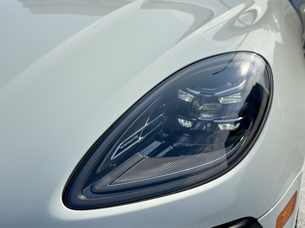 Certified 2024 Porsche Macan S AWD/4WD image 12