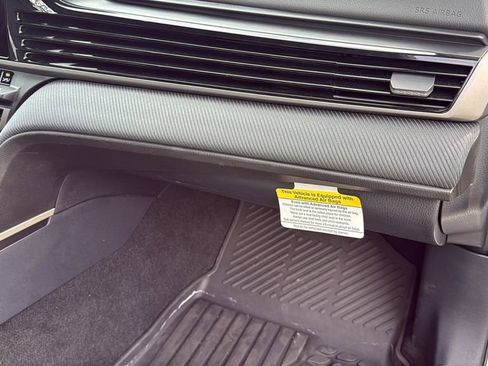 Used 2025 Toyota Camry SE w/ Convenience Package FWD image 13