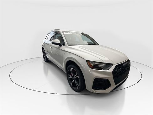 Certified 2025 Audi Q5 2.0T Premium Plus w/ Premium Plus Package image 3