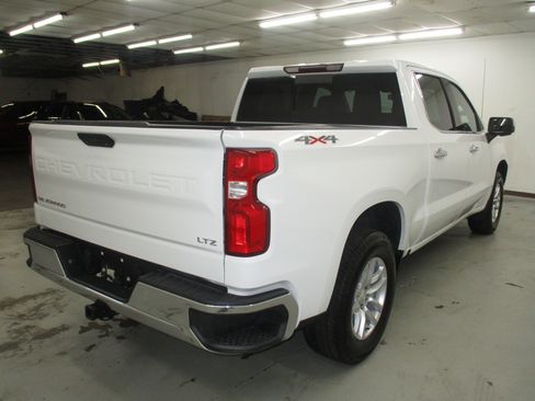 Used 2020 Chevrolet Silverado 1500 LTZ w/ LTZ Convenience Package AWD/4WD image 6