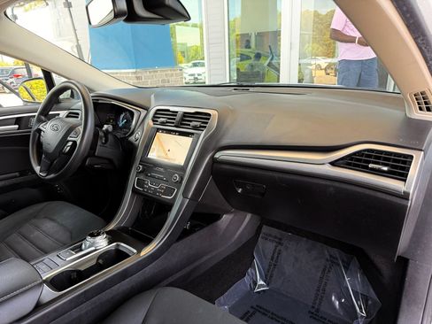 Used 2019 Ford Fusion SE FWD image 23