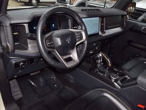 Certified 2025 Ford Bronco Badlands image 40