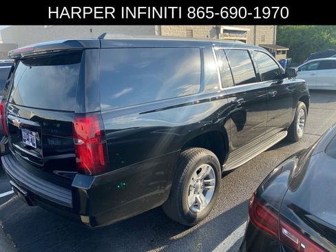 Used 2018 Chevrolet Suburban LT RWD image 3