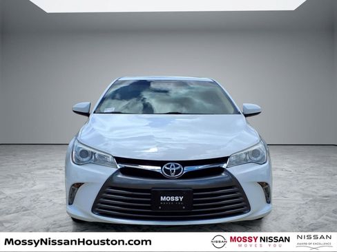 Used 2017 Toyota Camry XLE FWD image 3