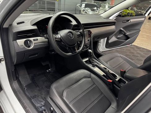 Used 2021 Volkswagen Passat 2.0T SE image 37
