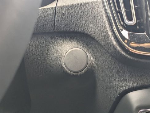 Used 2023 Volvo XC40 Recharge Ultimate image 39