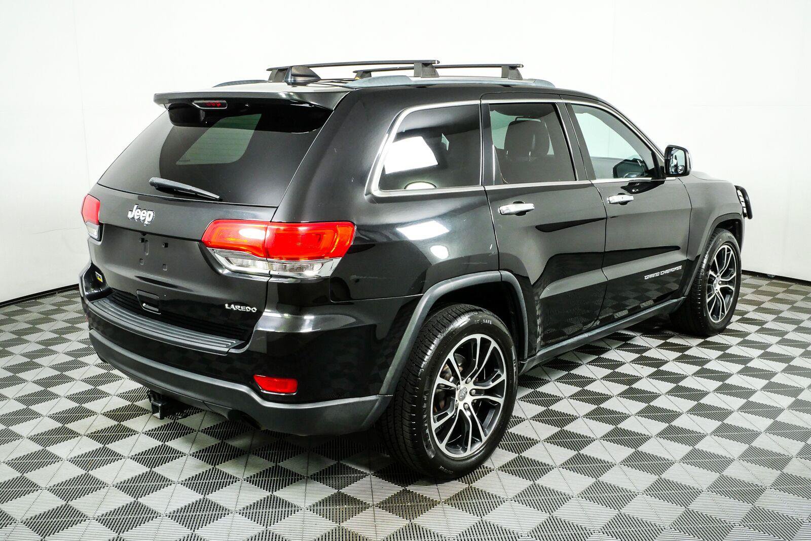 Used 2015 Jeep Grand Cherokee Laredo w/ Quick Order Package 23E RWD image 3