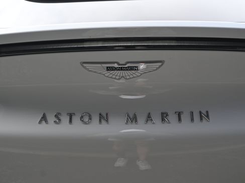 Used 2022 Aston Martin DBX AWD/4WD image 30