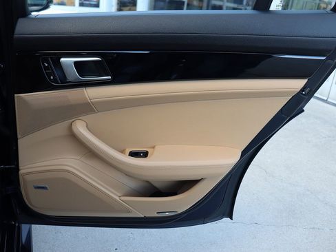Used 2018 Porsche Panamera 4 image 52