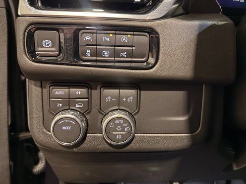 Used 2026 GMC Yukon Elevation AWD/4WD image 18
