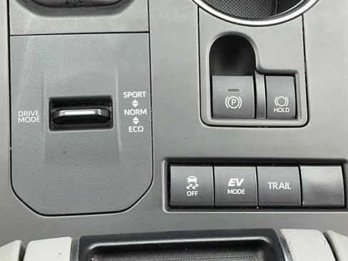 Used 2020 Toyota Highlander XLE AWD/4WD image 23