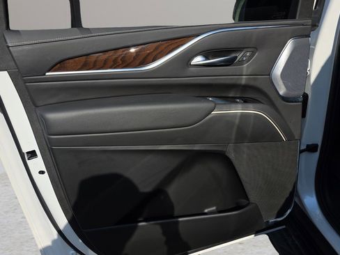 Certified 2022 Cadillac Escalade ESV Sport Platinum image 17