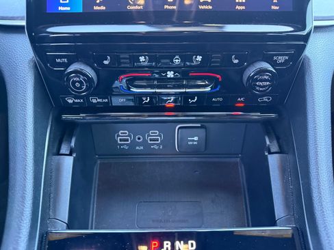 Used 2024 Jeep Grand Cherokee Limited w/ Luxury Tech Group II AWD/4WD image 26