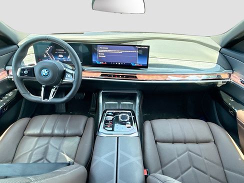 Used 2025 BMW i7 eDrive50 w/ M Sport Package RWD image 17