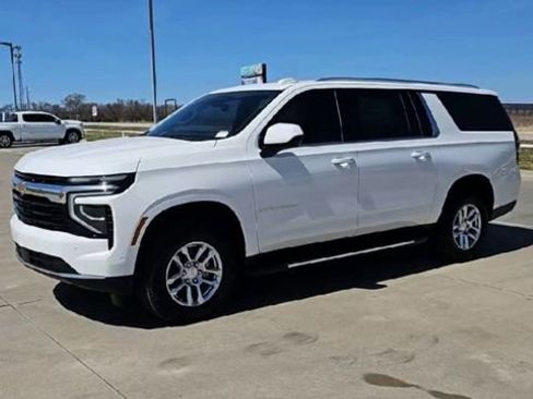 New 2026 Chevrolet Suburban LS w/ Max Trailering Package RWD image 4