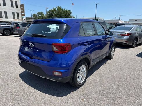 Used 2023 Hyundai Venue SE FWD image 8