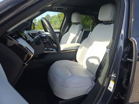 Used 2025 Land Rover Range Rover Sport image 12