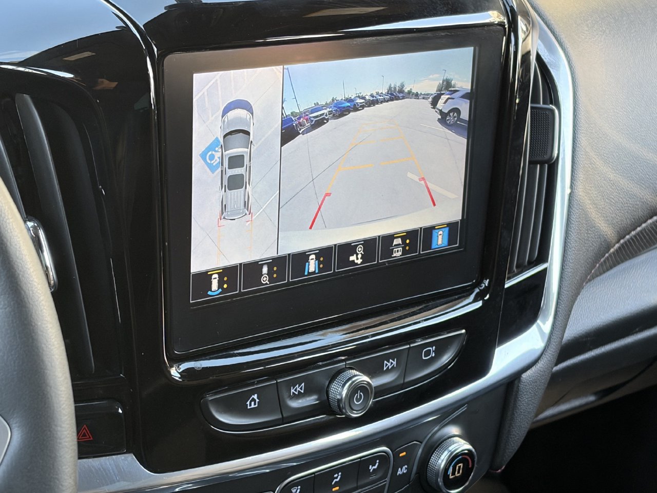 Used 2022 Chevrolet Traverse RS FWD image 28