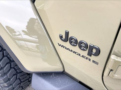 New 2026 Jeep Wrangler Unlimited Sahara AWD/4WD image 15