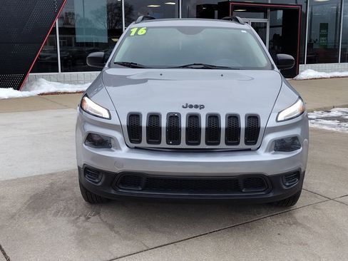 Used 2016 Jeep Cherokee Sport w/ Cold Weather Group image 2