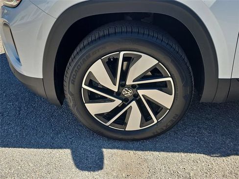 New 2026 Volkswagen Atlas SE FWD image 9
