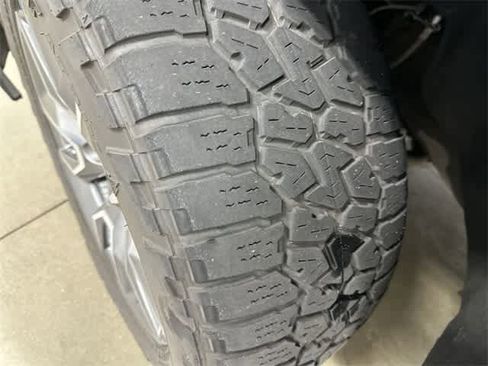 Used 2019 Chevrolet Suburban LT image 29