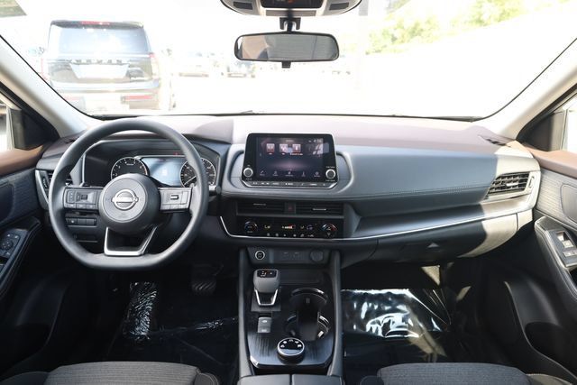 Used 2023 Nissan Rogue SV AWD/4WD image 14